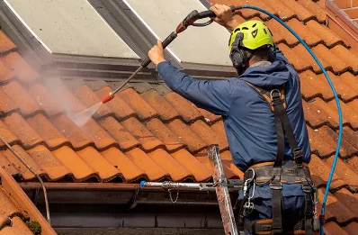 Démoussage et hydrofuge de toiture à Trespoux-Rassiels